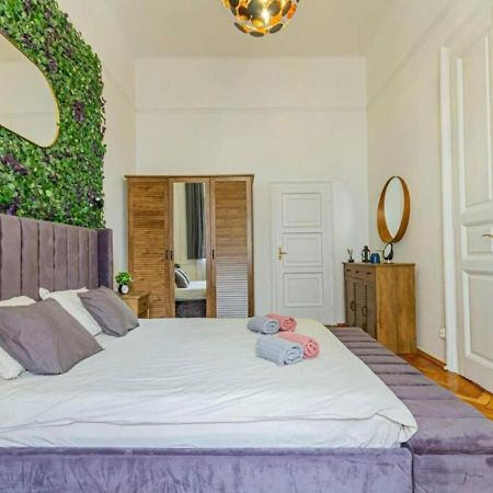 Luxury Apartment By The Famous Vaci Street Budapest Ngoại thất bức ảnh