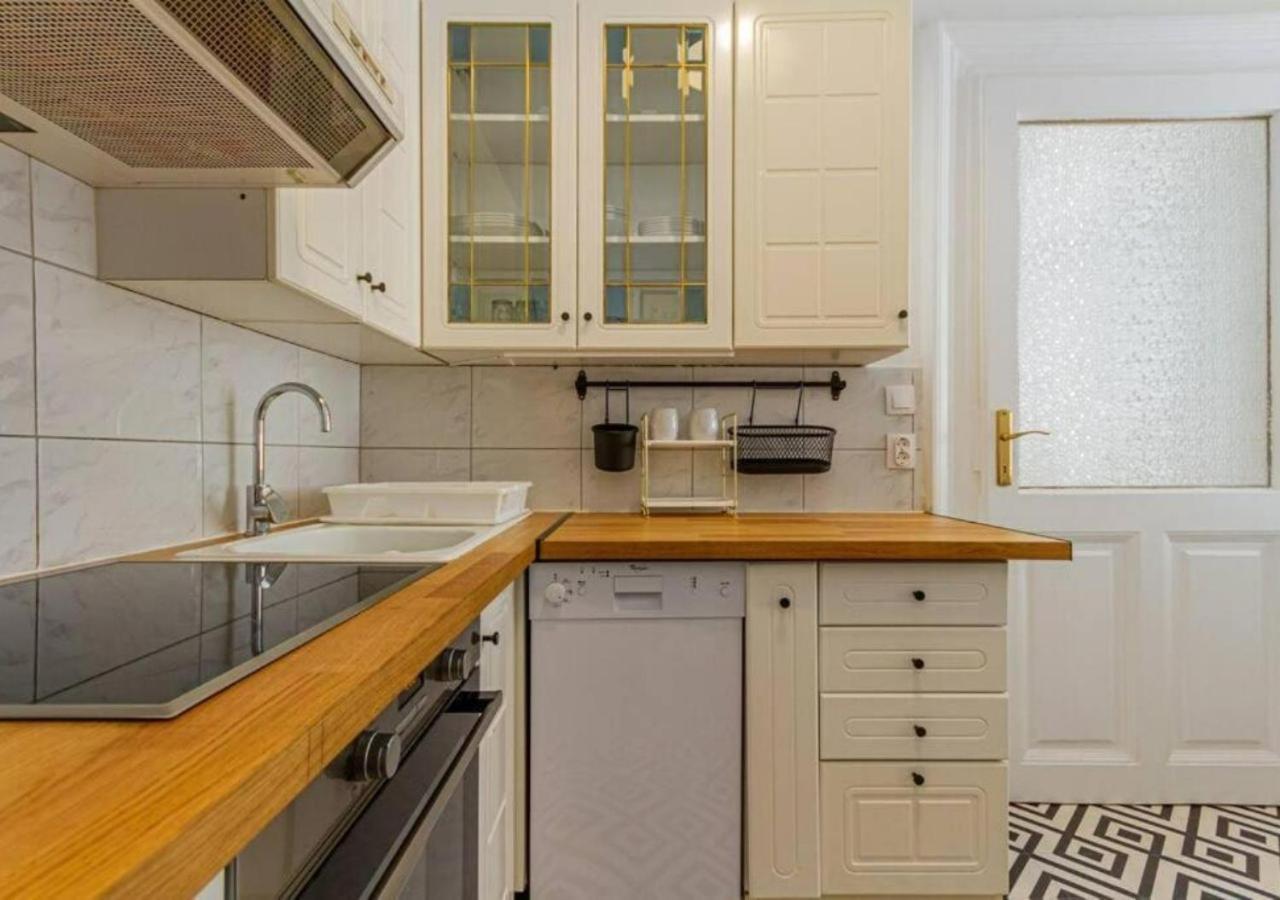 Luxury Apartment By The Famous Vaci Street Budapest Ngoại thất bức ảnh