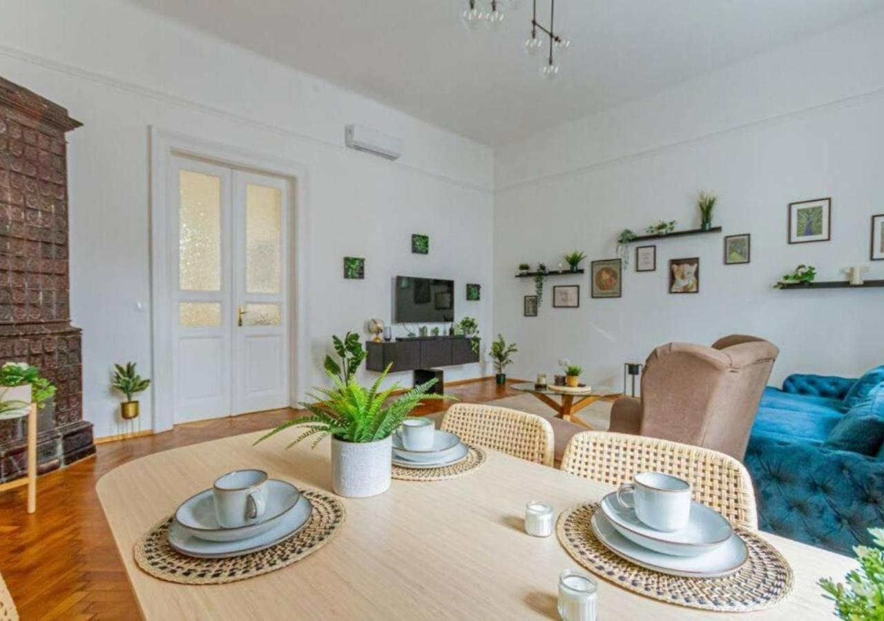 Luxury Apartment By The Famous Vaci Street Budapest Ngoại thất bức ảnh