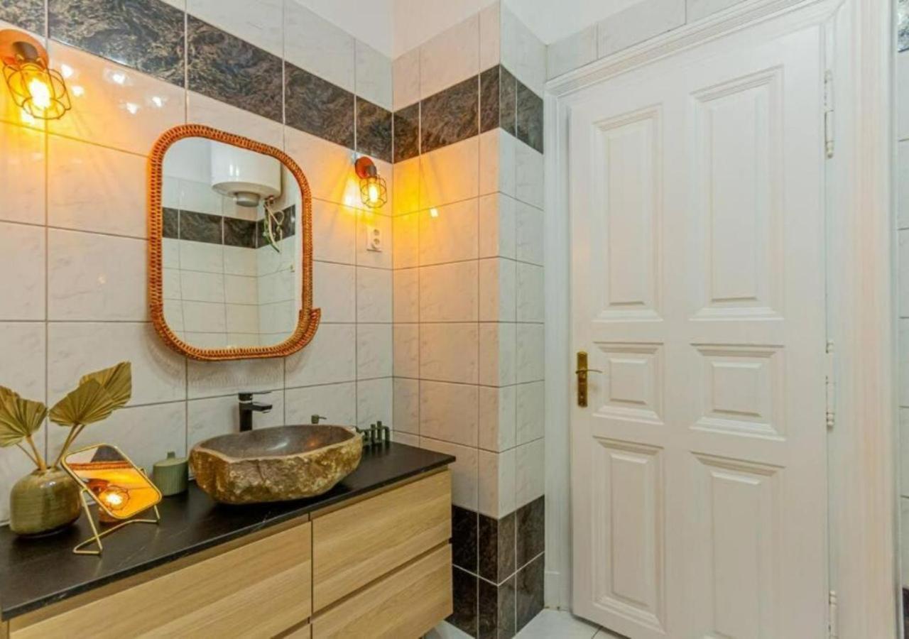 Luxury Apartment By The Famous Vaci Street Budapest Ngoại thất bức ảnh